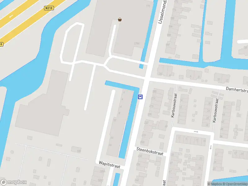 Ambulance met grote spoed naar de Wapitistraat in Rotterdam