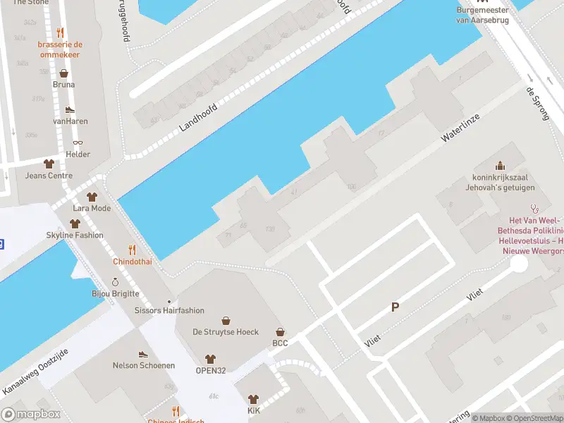 Ambulance met grote spoed naar de Waterlinze in Hellevoetsluis