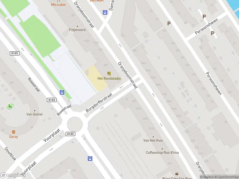 Ambulance met grote spoed naar de Burgdorfferstraat in Rotterdam