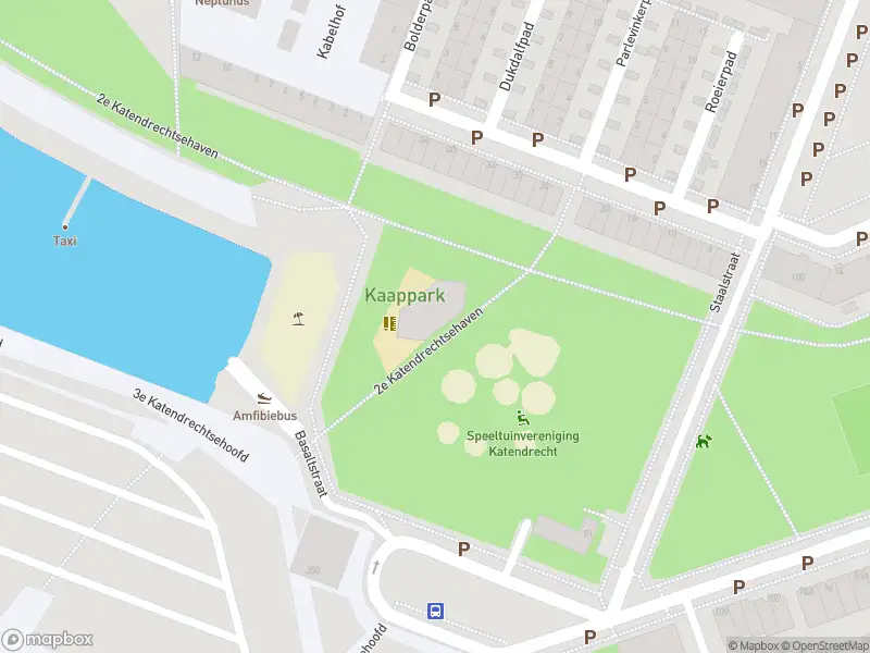 Ambulance met grote spoed naar de 2e Katendrechtsehaven in Rotterdam