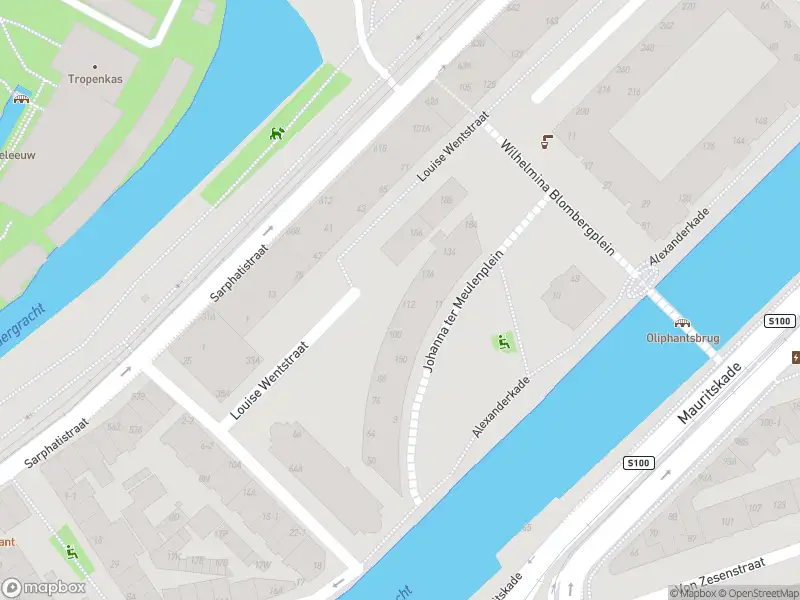 Ambulance met grote spoed naar de Louise Wentstraat in Amsterdam