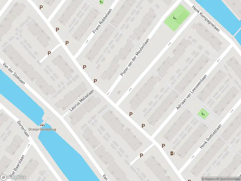 Ambulance met grote spoed naar de Pieter van der Meulenlaan in 's-Gravenhage