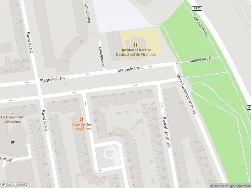 Ambulance met grote spoed naar de Slaghekstraat in Rotterdam