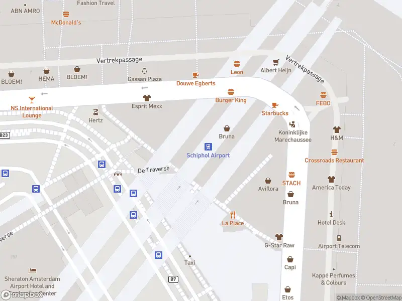 Ambulance en brandweer met grote spoed naar de Aankomstpassage in Schiphol vanwege afgaan automatisch brandalarm