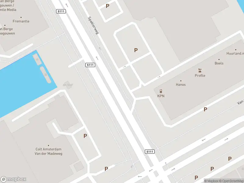 Brandweer met gepaste spoed naar de Spaklerweg in Amsterdam-Duivendrecht