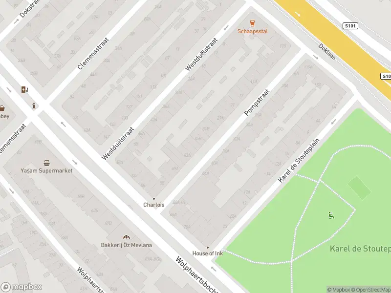 Ambulance met grote spoed naar de Pompstraat in Rotterdam