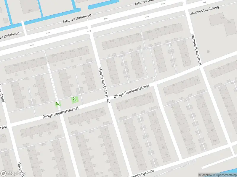 Ambulance met gepaste spoed naar de Dirkje Goedhartstraat in Rotterdam