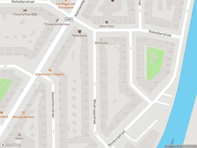 Ambulance met gepaste spoed naar de Leimuidenstraat in Amsterdam