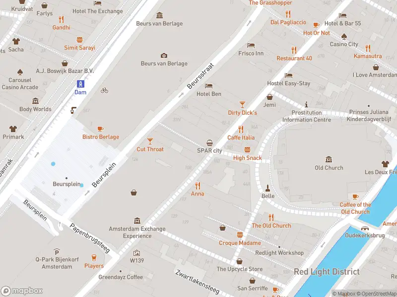 Ambulance met grote spoed naar de Paternostersteeg in Amsterdam