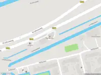 Ambulance met grote spoed naar de Kruithuisweg in Delft