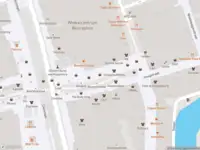 Ambulance met grote spoed naar de Coolsingel in Rotterdam