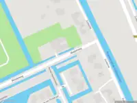 Ambulance met grote spoed naar de Middelweg in Zevenhuizen