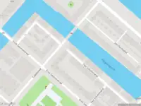 Ambulance met gepaste spoed naar de Paul Schuitemahof in Amsterdam