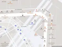 Ambulance en brandweer met grote spoed naar de Aankomstpassage in Schiphol vanwege afgaan automatisch brandalarm