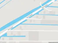 Ambulance met grote spoed naar de Warmoeskade in Boskoop