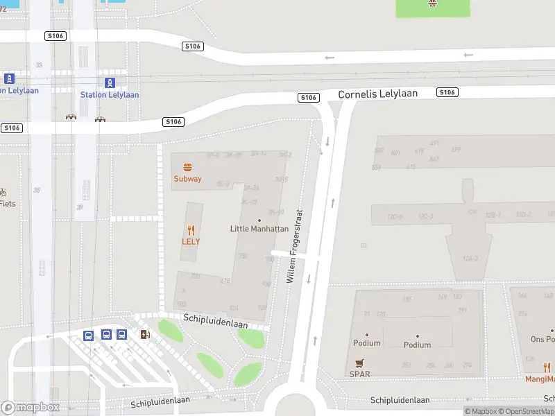 Ambulance met grote spoed naar de Willem Frogerstraat in Amsterdam