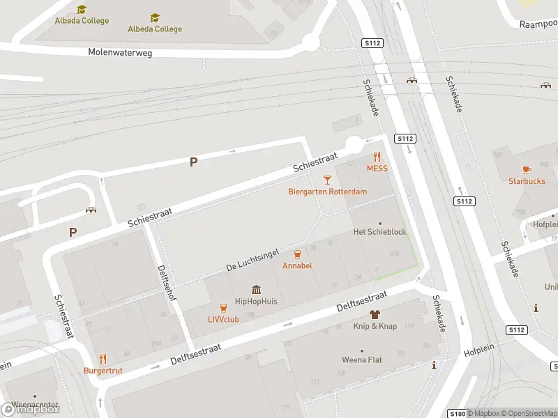 Ambulance met gepaste spoed naar de Schiestraat in Rotterdam