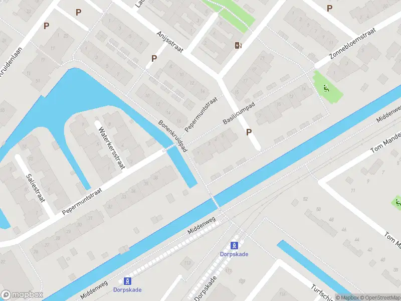 Ambulance met grote spoed naar de Basilicumpad in Wateringen