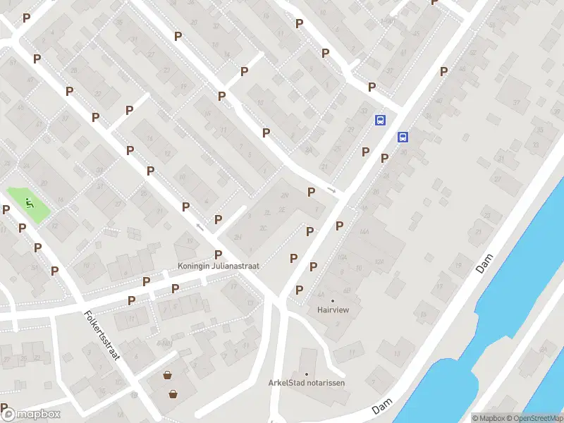 Ambulance met grote spoed naar de Koningin Julianastraat in Arkel