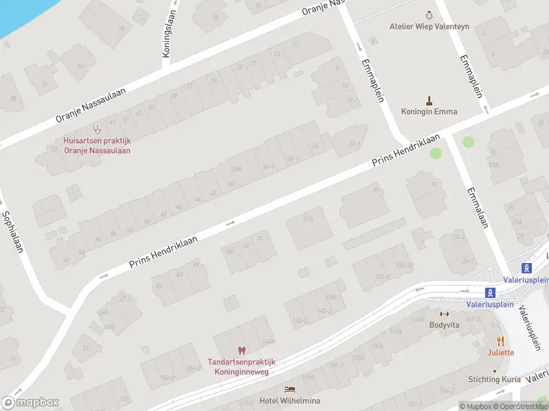 Ambulance met grote spoed naar de Oranje Nassaulaan in Amsterdam