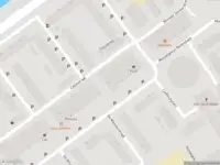 Ambulance met grote spoed naar de Monseigneur Nolenslaan in Schiedam