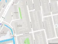 Ambulance met grote spoed naar de Ter Haarkade in Leiden