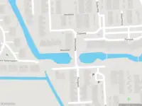 Ambulance met grote spoed naar de Assumburg in Haarlem