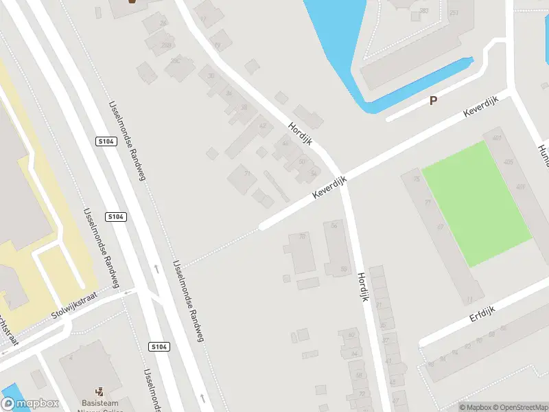 Ambulance met gepaste spoed naar de Hordijk in Rotterdam