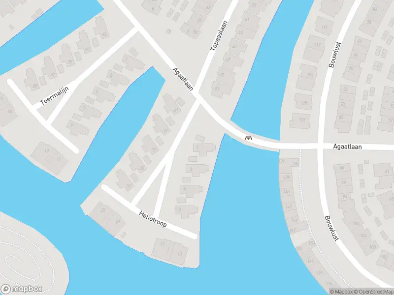 Ambulance met grote spoed naar de Heliotroop in Rhoon