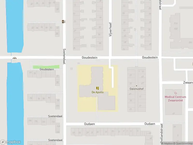 Ambulance met gepaste spoed naar de Goudestein in Amsterdam