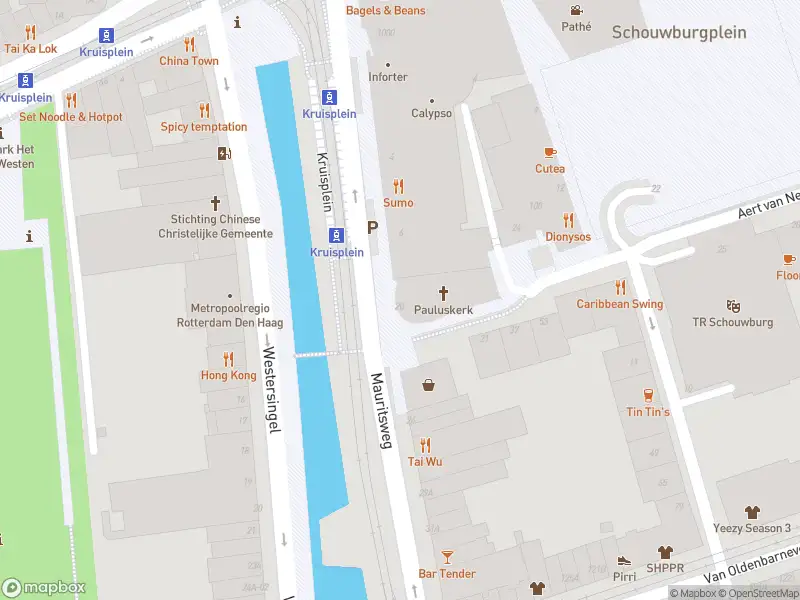 Ambulance met gepaste spoed naar de Mauritsweg in Rotterdam