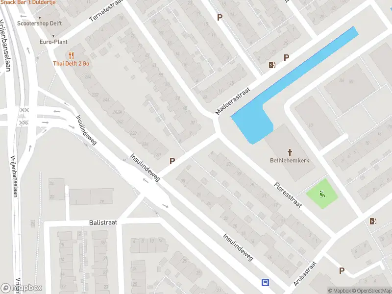 Ambulance met grote spoed naar de Madoerastraat in Delft