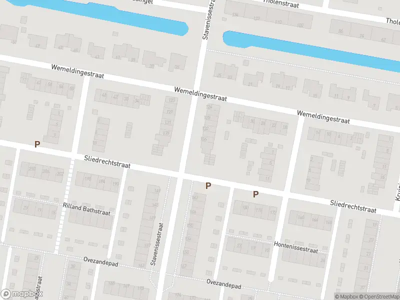 Ambulance met grote spoed naar de Stavenissestraat in Rotterdam