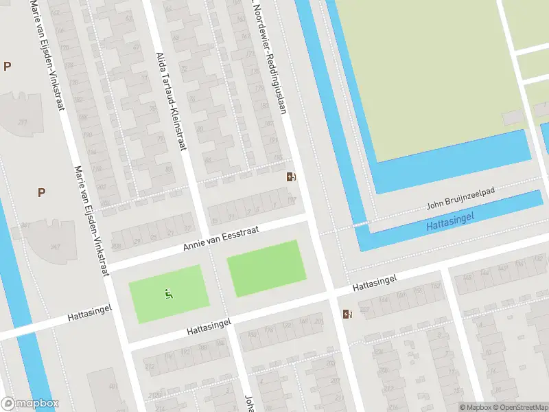 Ambulance met grote spoed naar de Annie van Eesstraat in Rotterdam