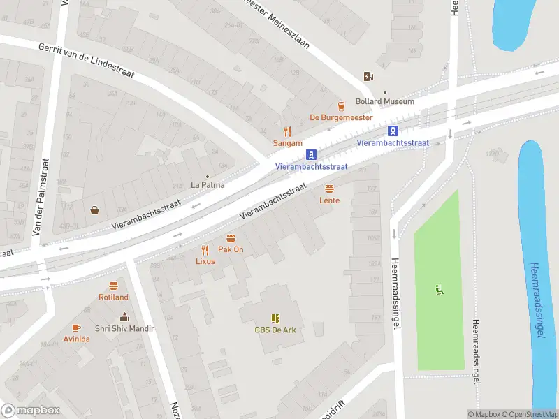 Ambulance met grote spoed naar de Vierambachtsstraat in Rotterdam