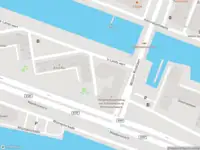 Ambulance met grote spoed naar de 's-Lands werf in Rotterdam