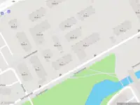 Ambulance met grote spoed naar de Darlingstraat in Amsterdam