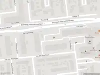 Ambulance met grote spoed naar de Evertsenplein in Hellevoetsluis