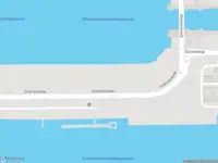 Ambulance met grote spoed naar de S.P. Kuijperplantsoen in IJmuiden