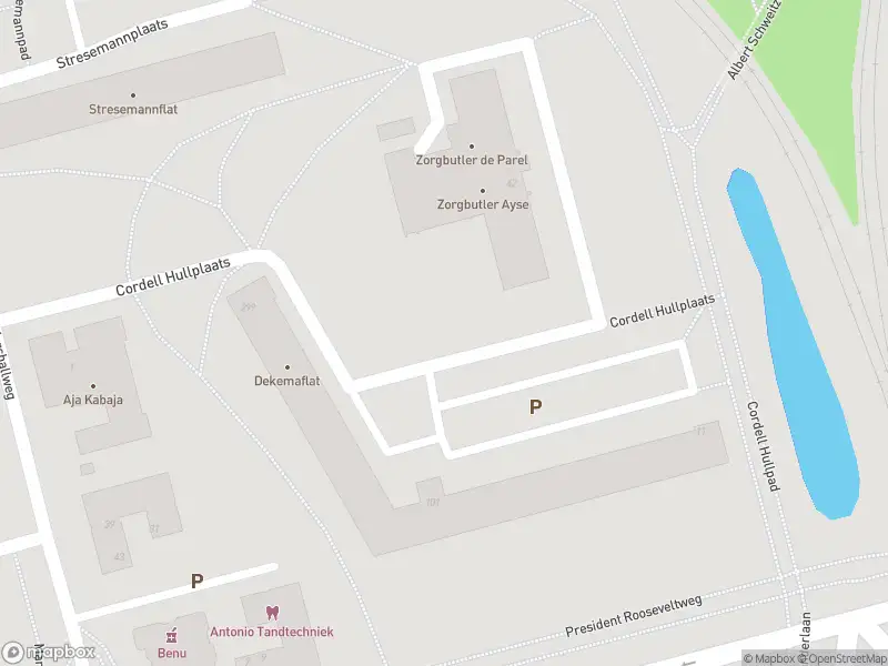 Ambulance met gepaste spoed naar de Cordell Hullplaats in Rotterdam