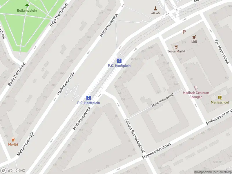 Ambulance met gepaste spoed naar de Willem Beukelszstraat in Rotterdam