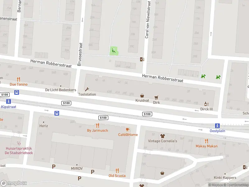 Ambulance met grote spoed naar de Goudsesingel in Rotterdam