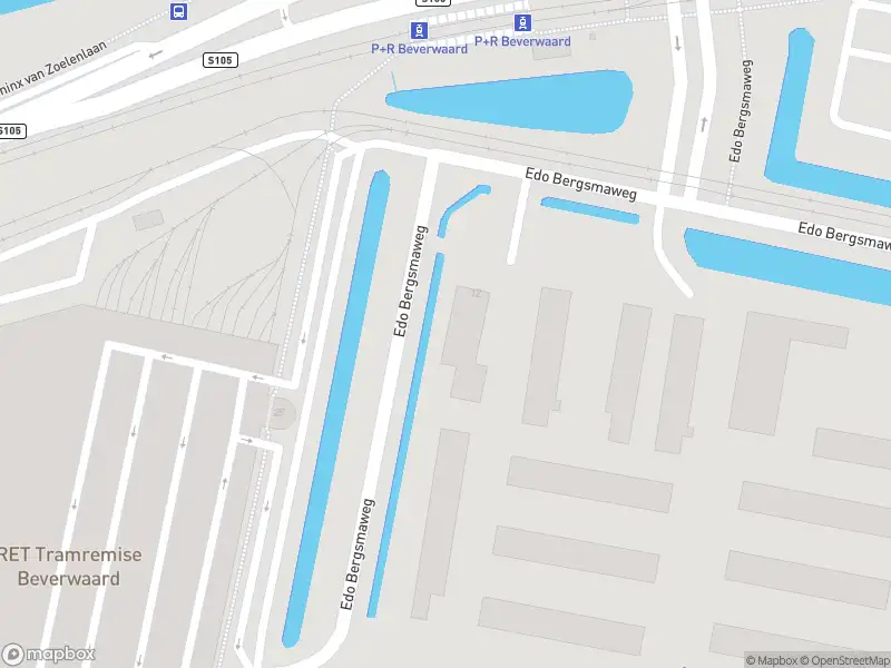 Ambulance met grote spoed naar de Edo Bergsmaweg in Rotterdam