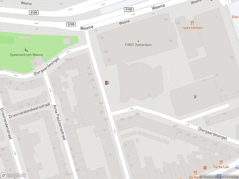 Ambulance met grote spoed naar de Diergaardesingel in Rotterdam