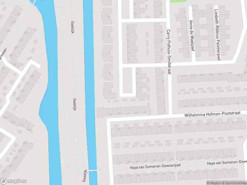 Ambulance met grote spoed naar de Truus Smulders-Beliënstraat in Spijkenisse