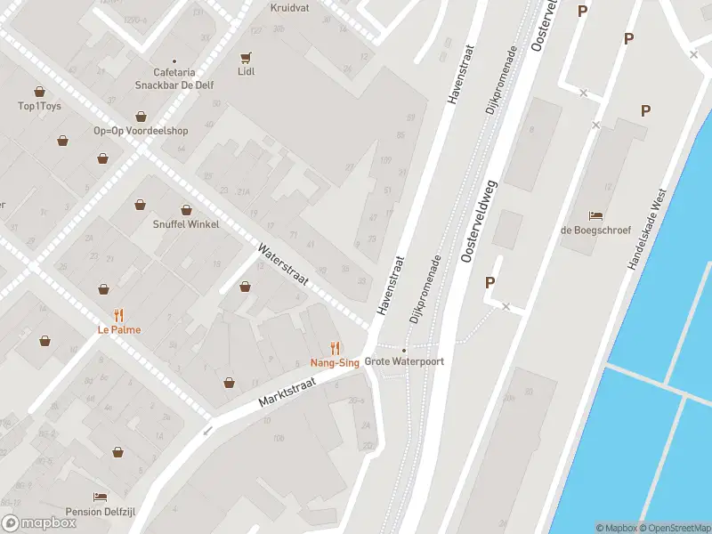 Brandweer met grote spoed naar de Havenstraat in Delfzijl vanwege waarnemen gaslucht