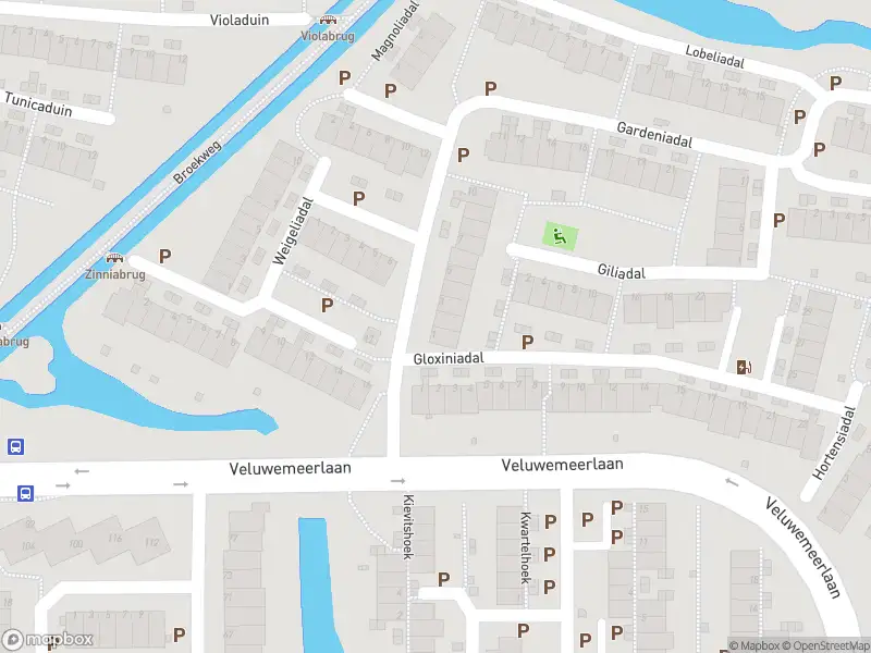 Ambulance met gepaste spoed naar de Gardeniadal in Leiden