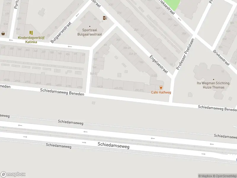 Ambulance met grote spoed naar de Schiedamseweg Beneden in Rotterdam