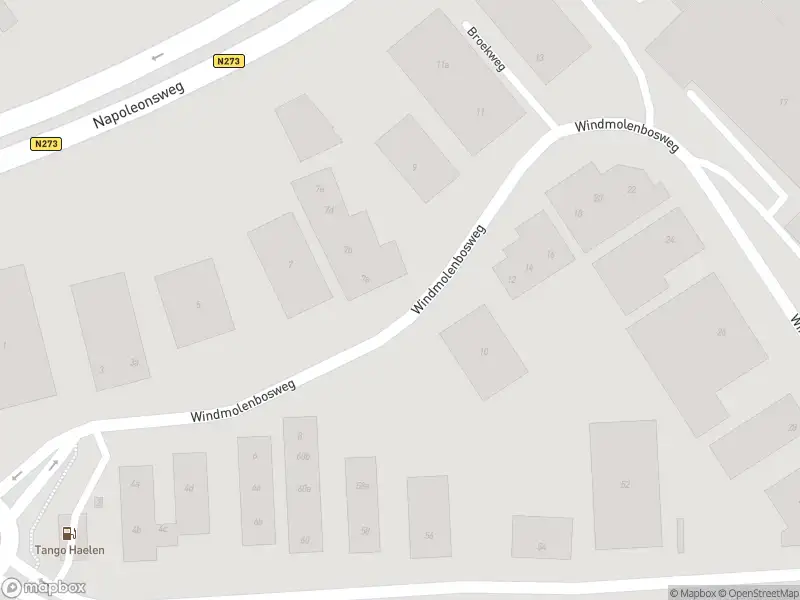 Ambulance met grote spoed naar de Windmolenbosweg in Haelen