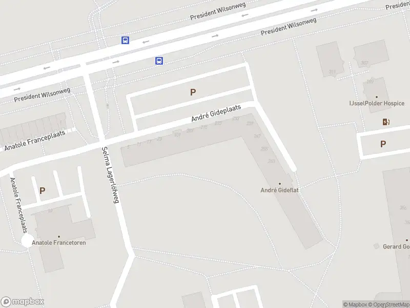 Ambulance met grote spoed naar de André Gideplaats in Rotterdam